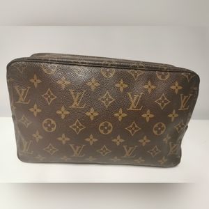 💯%Authebtic LV Clutch or Make Up Bag